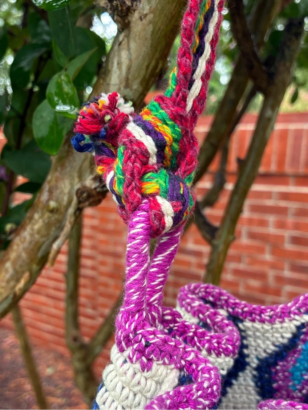 HIPTIPICO Vibrant Crochet Drawstring Bucket Bag Woven Strap Boho 60’s Size M